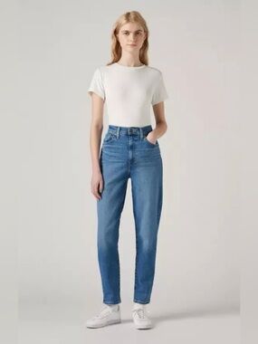 Levi's Sz 29 Mid Wash Mom High Rise Relaxed Hip Leg Tapered jeans NEW WITH TAGS